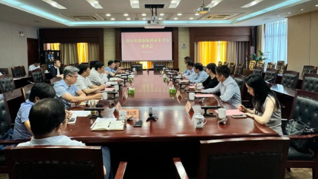 伟德体育健康集团首席执行官林杨林率队赴江苏省常熟市考察调研