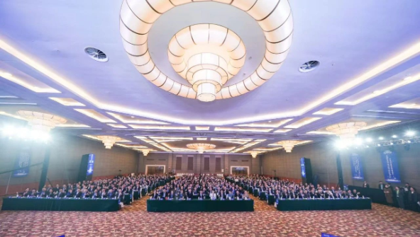 把握变局 拥抱变化——伟德体育健康集团召开 2025年度工作会议
